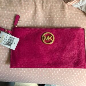 Pink Michael Kors clutch: never been used